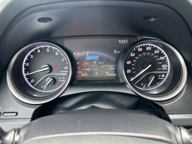 Vehicle image 20 of 25