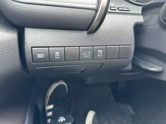Vehicle image 21 of 25