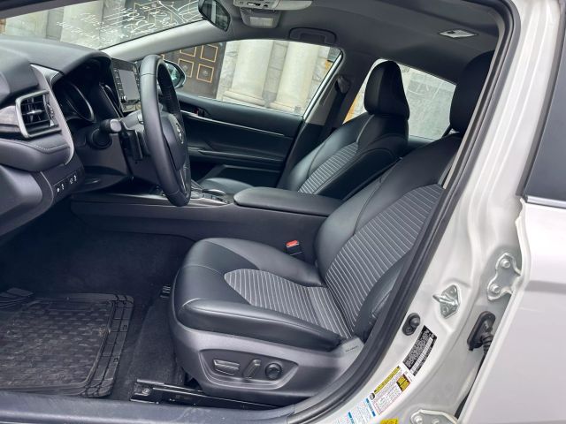 Vehicle image 13 of 25