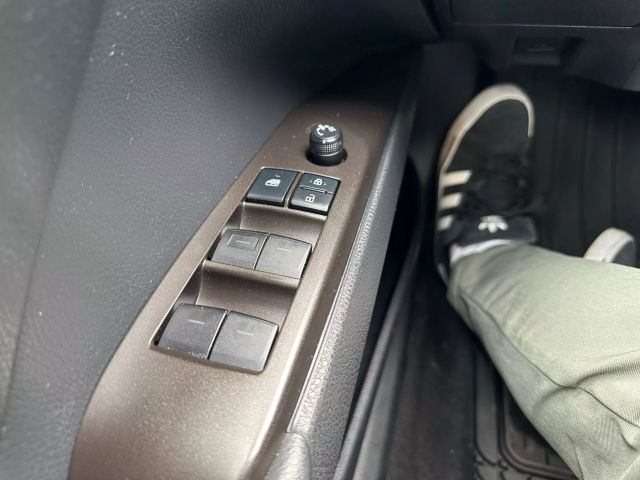 Vehicle image 22 of 25