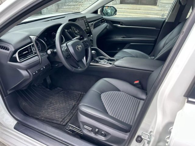 Vehicle image 14 of 25