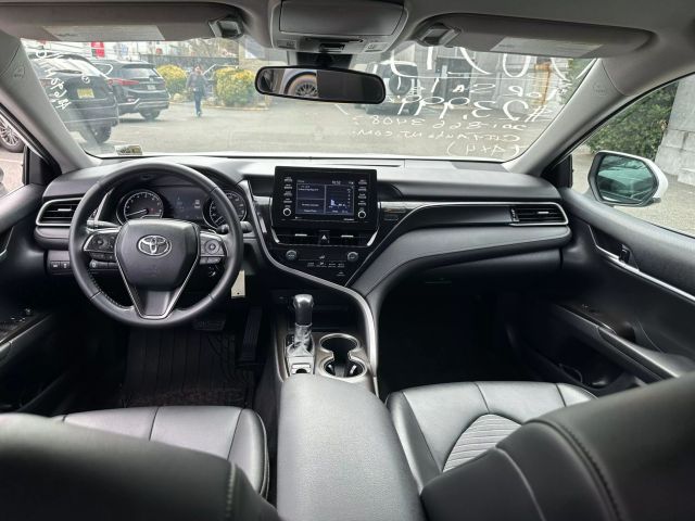 Vehicle image 10 of 25