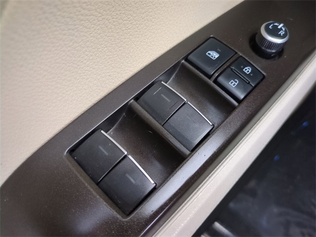 Vehicle image 24 of 29