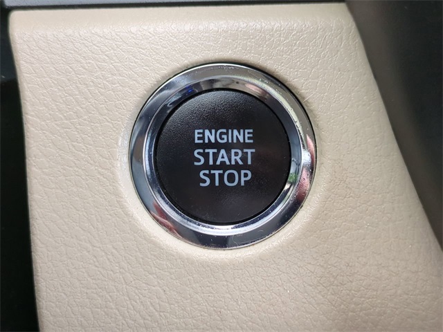 Vehicle image 28 of 29