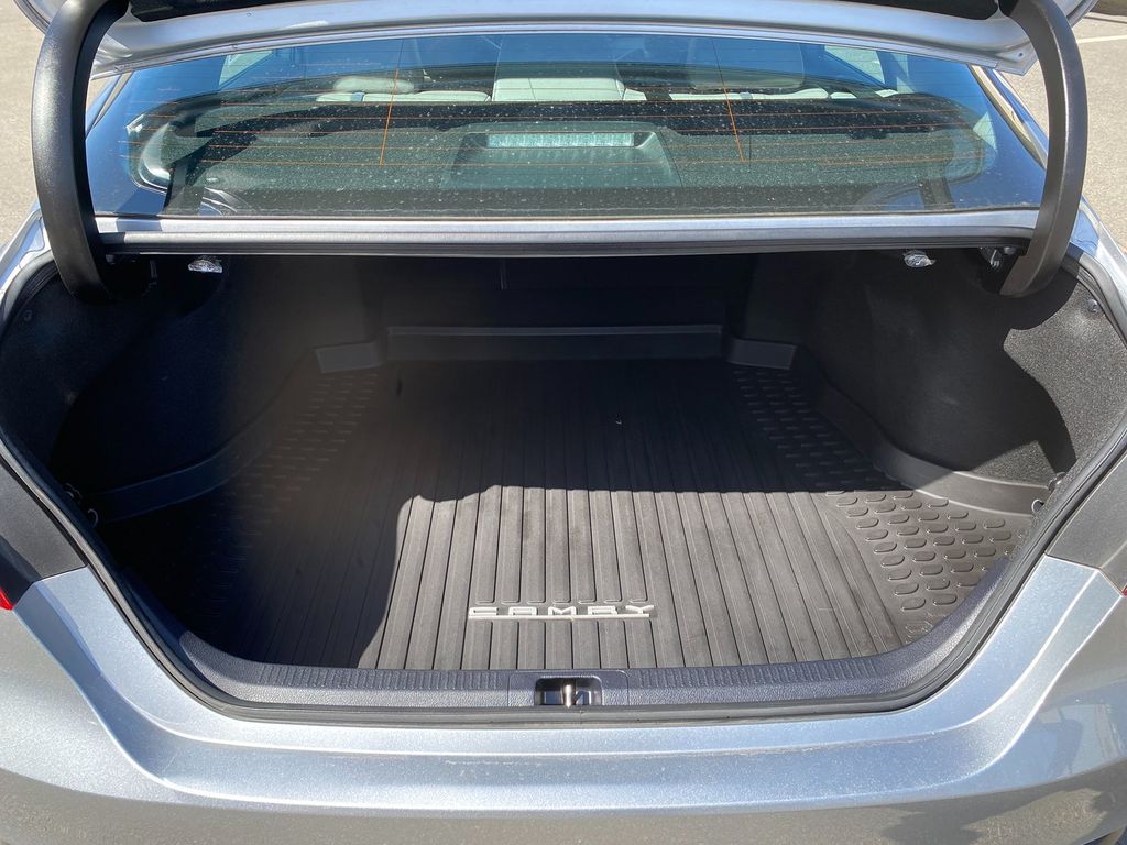 Vehicle image 24 of 29