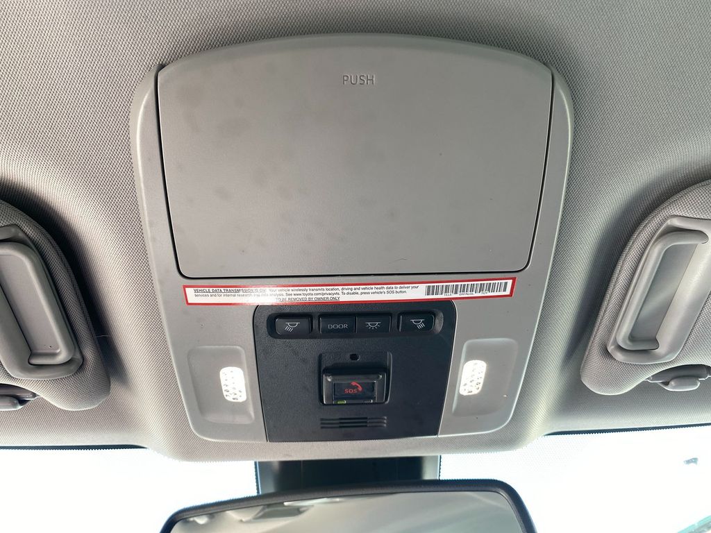 Vehicle image 22 of 29