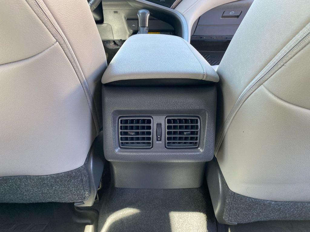 Vehicle image 26 of 29