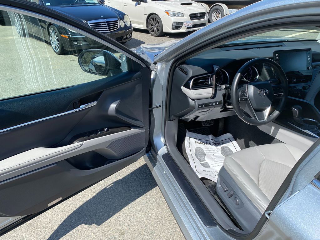 Vehicle image 10 of 29