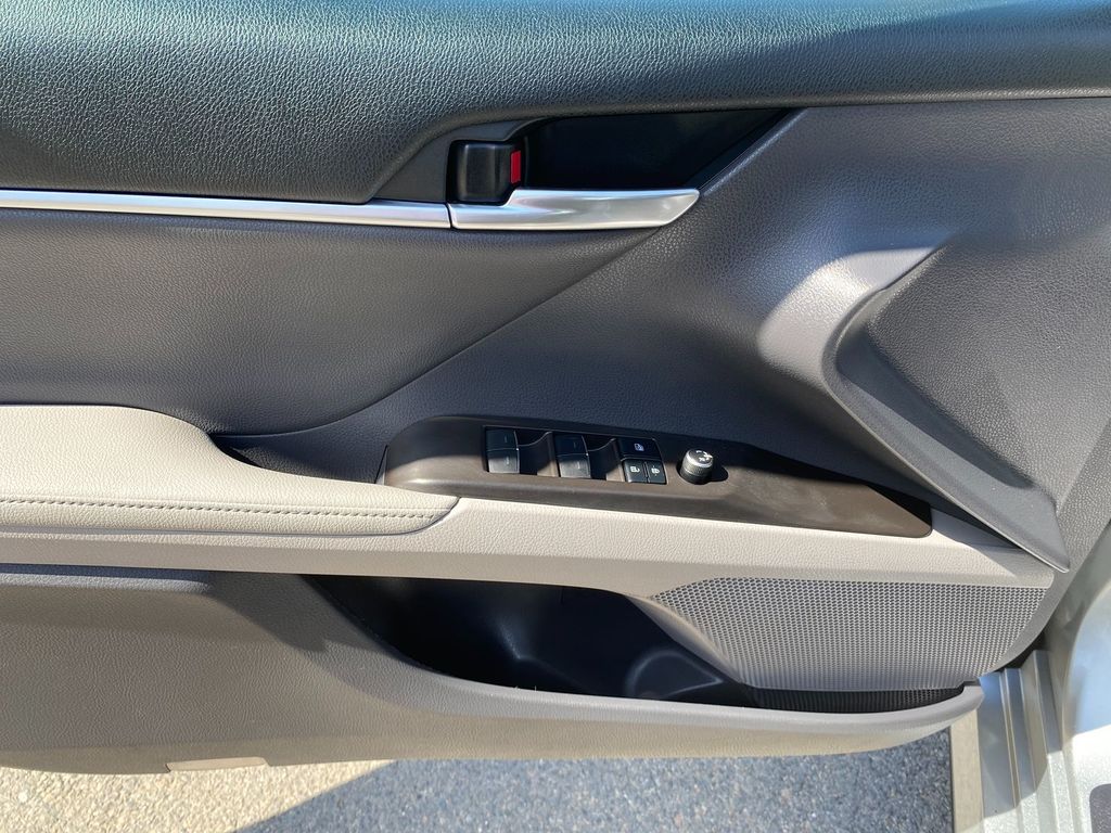 Vehicle image 11 of 29