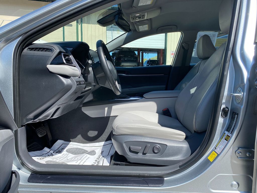 Vehicle image 12 of 29