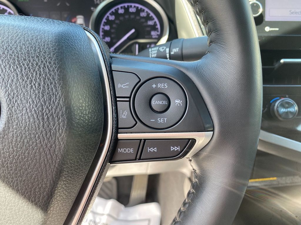 Vehicle image 16 of 29