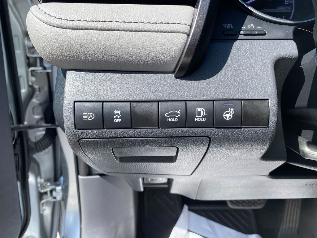 Vehicle image 13 of 29