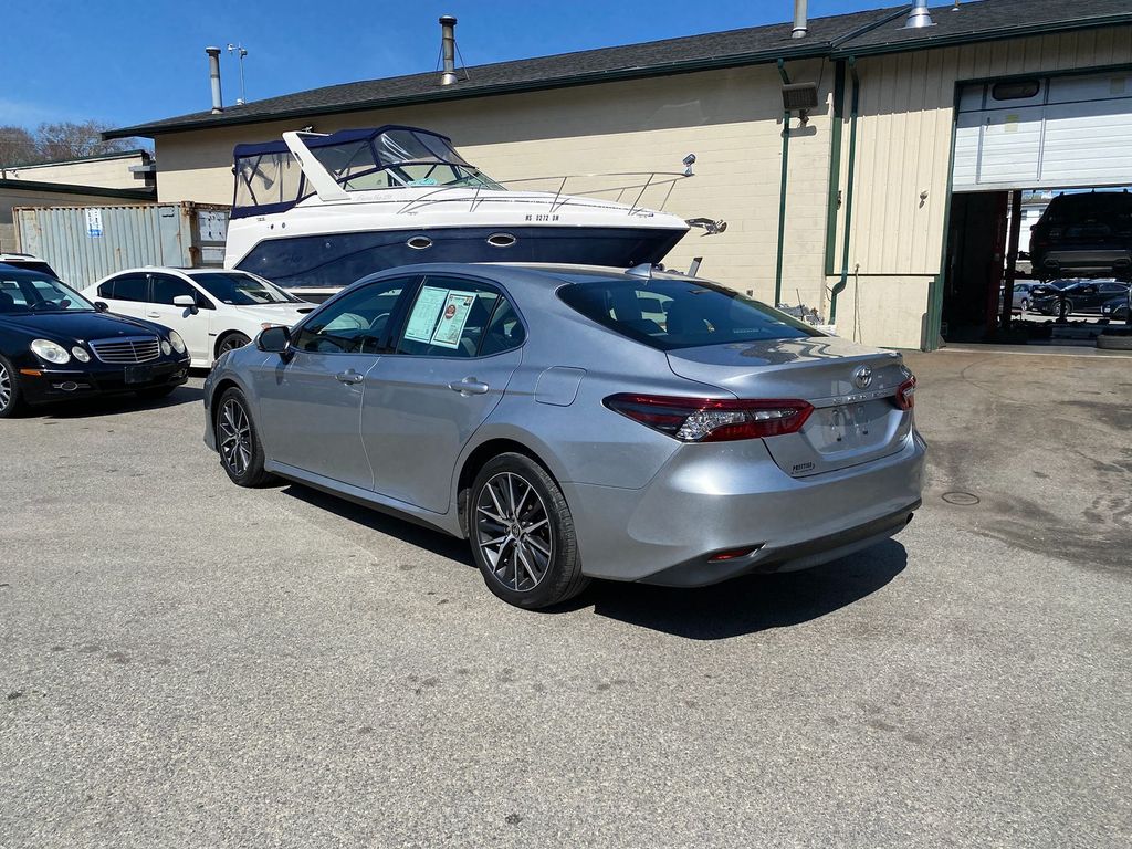 Vehicle image 8 of 29