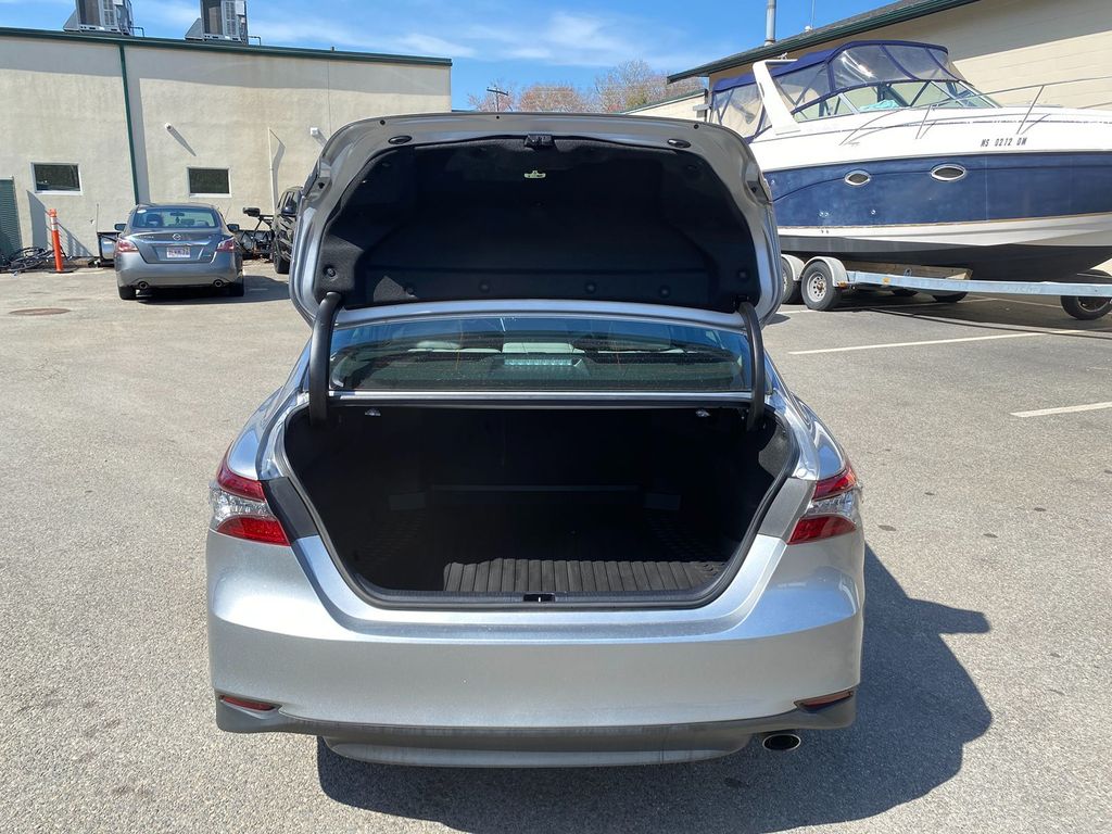Vehicle image 23 of 29