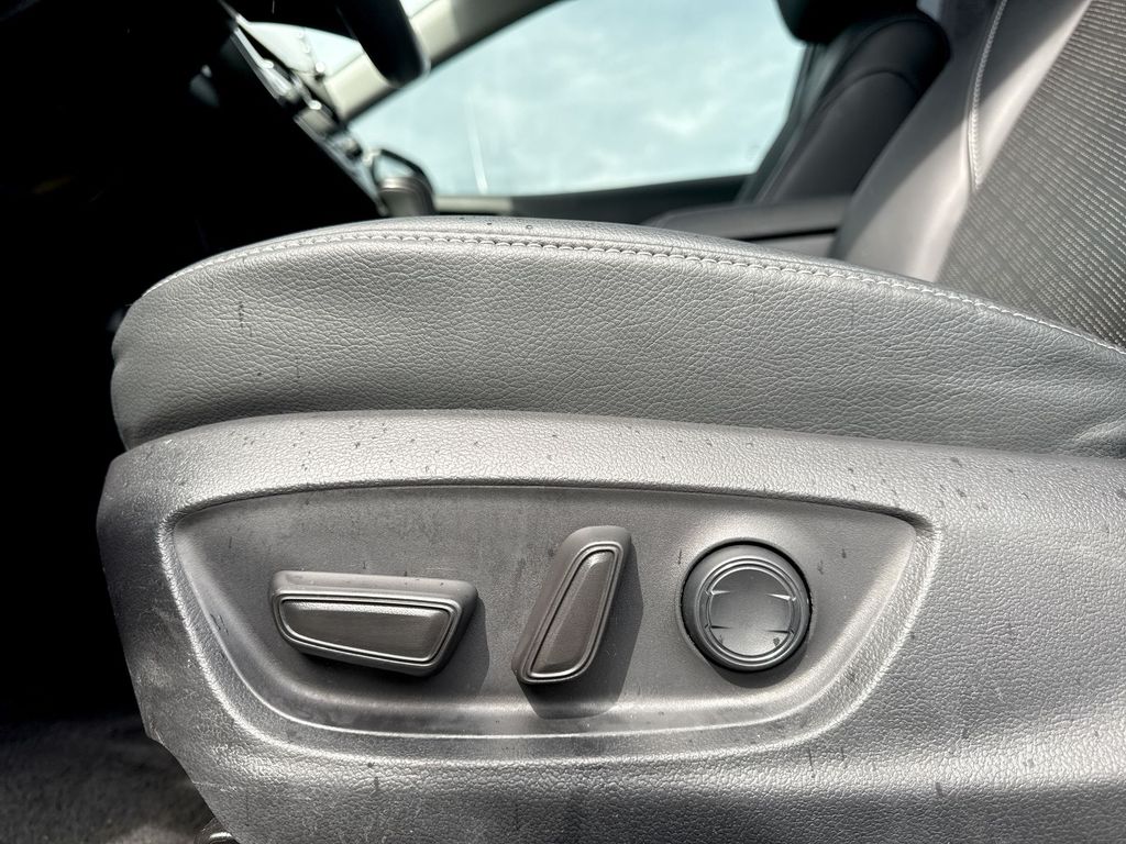 Vehicle image 12 of 34