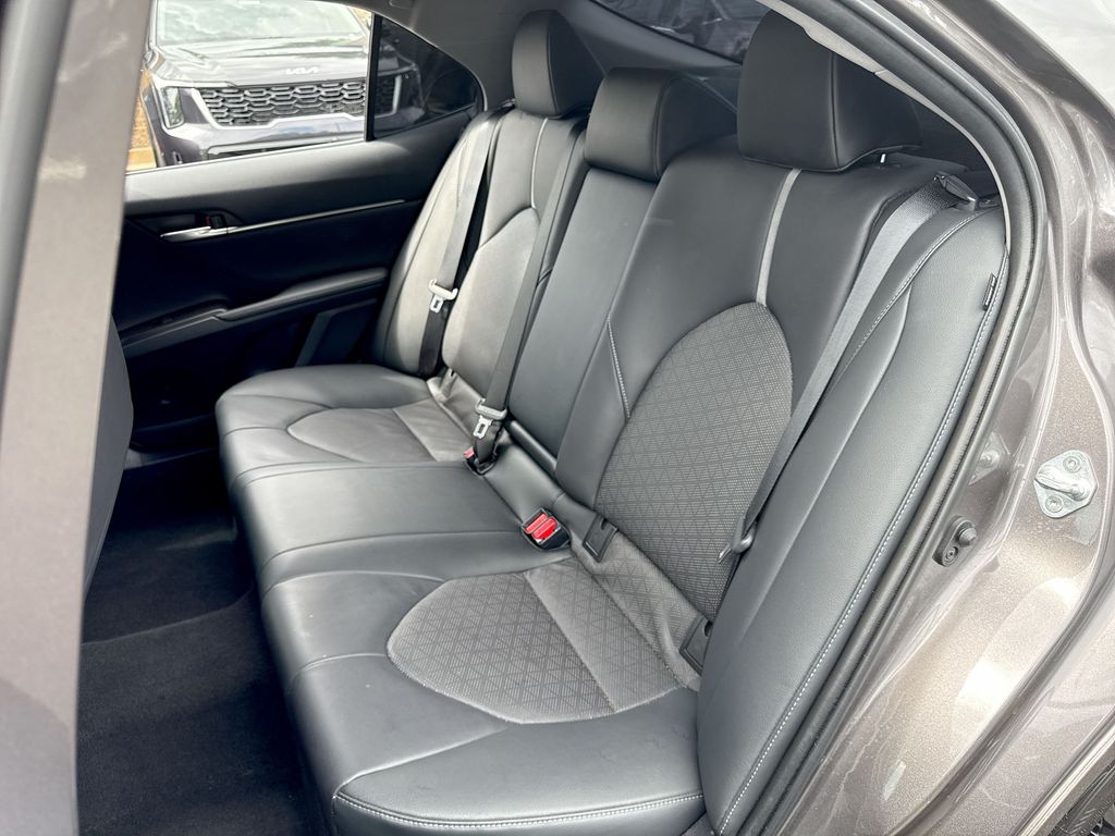 Vehicle image 22 of 34