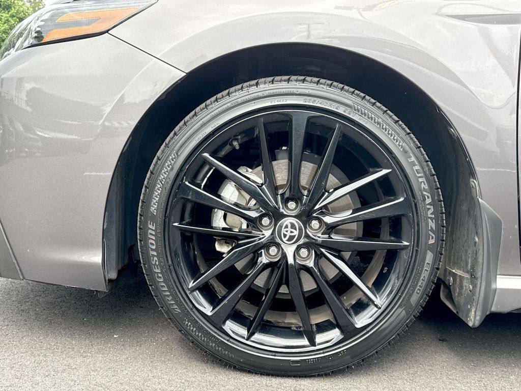 Vehicle image 10 of 34