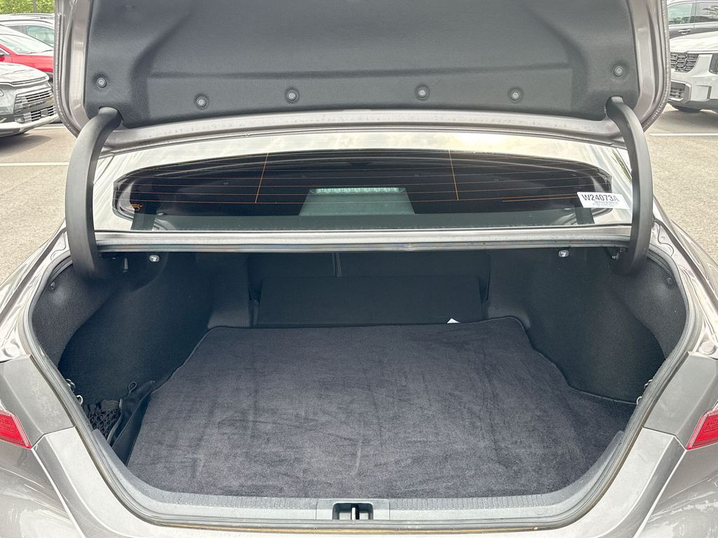 Vehicle image 24 of 34