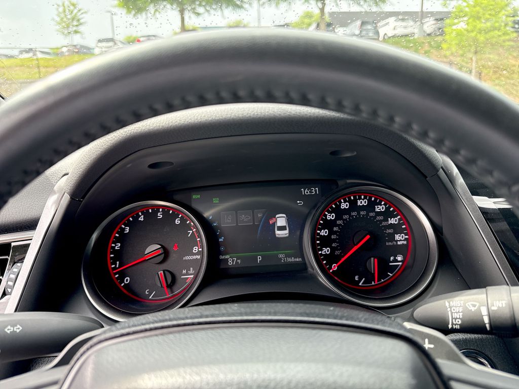 Vehicle image 15 of 34