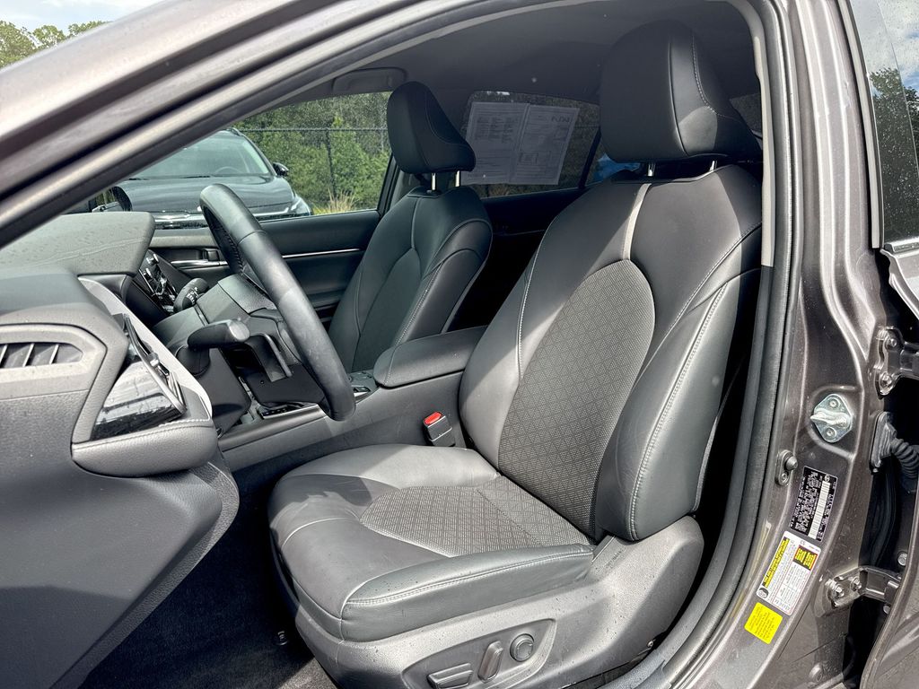 Vehicle image 11 of 34