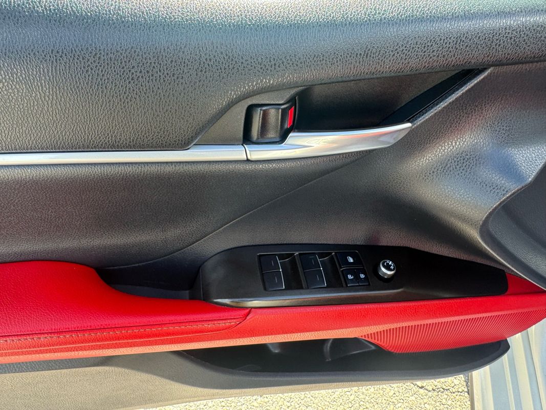 Vehicle image 10 of 47