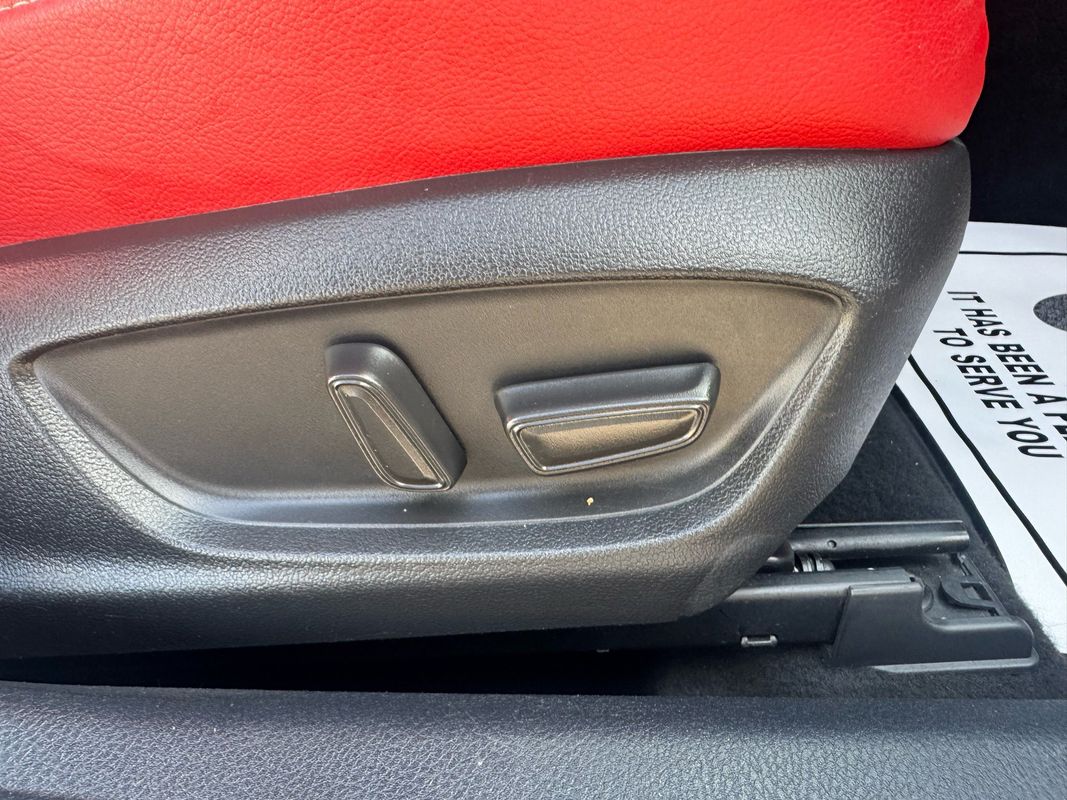 Vehicle image 33 of 47