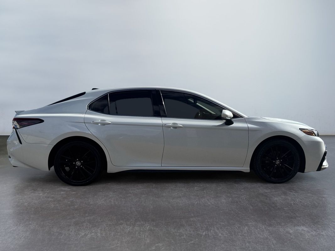 Vehicle image 7 of 47