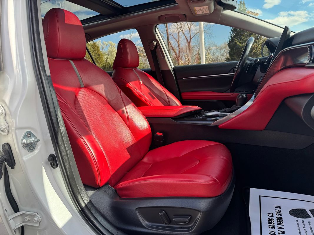 Vehicle image 32 of 47