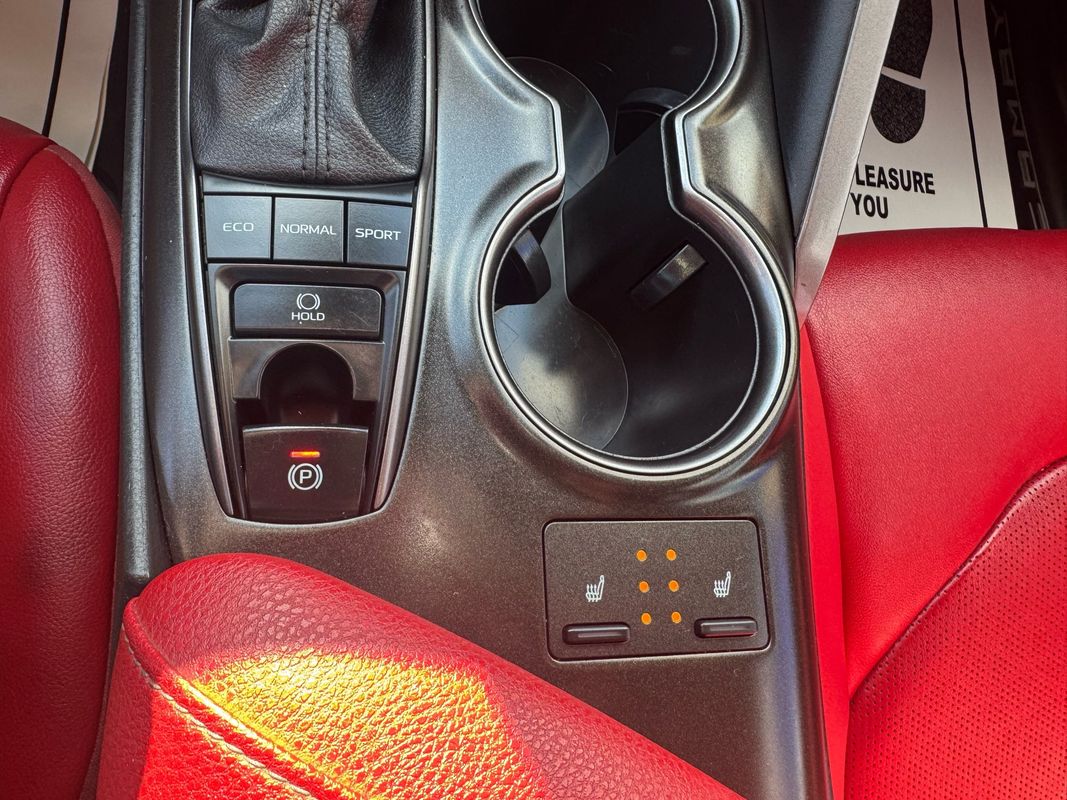 Vehicle image 27 of 47