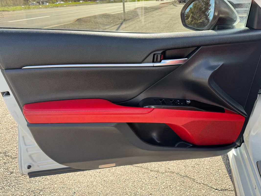 Vehicle image 9 of 47