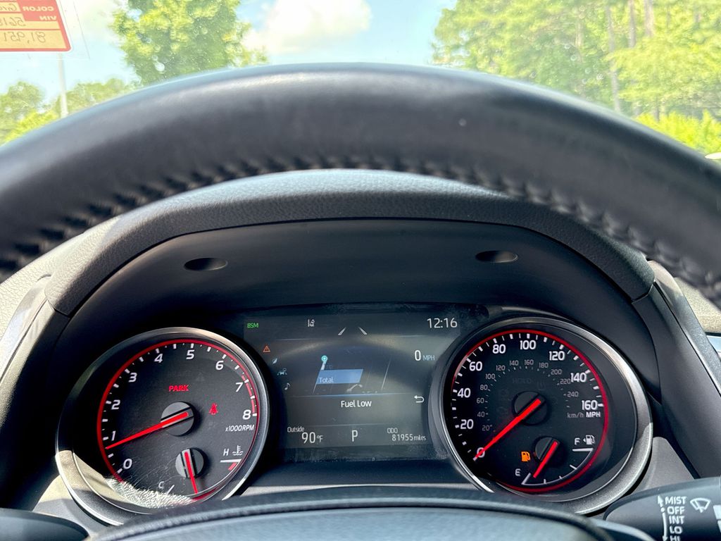 Vehicle image 18 of 27