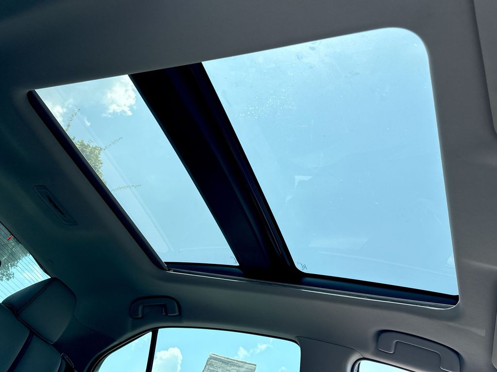 Vehicle image 25 of 27