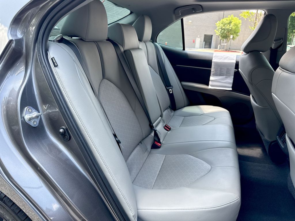 Vehicle image 14 of 27
