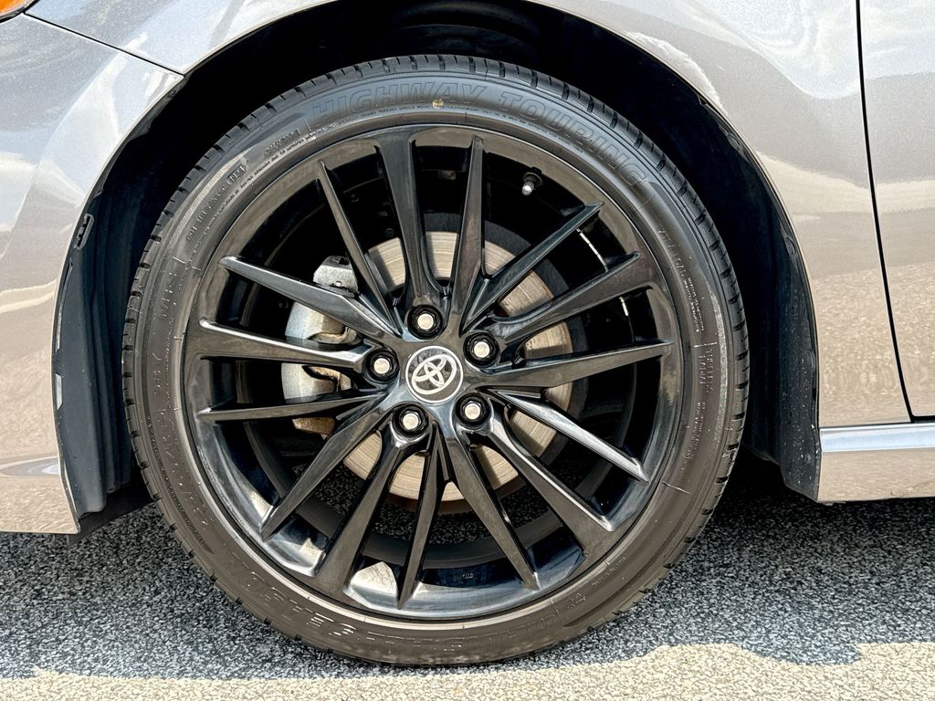 Vehicle image 11 of 27