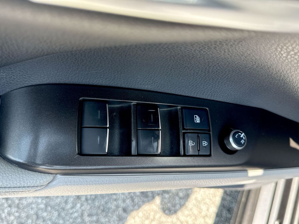 Vehicle image 26 of 27