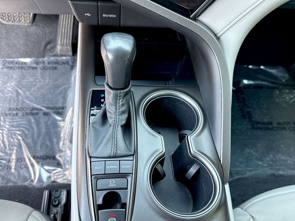 Vehicle image 23 of 27