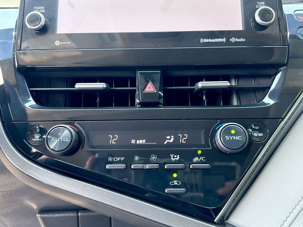 Vehicle image 21 of 27