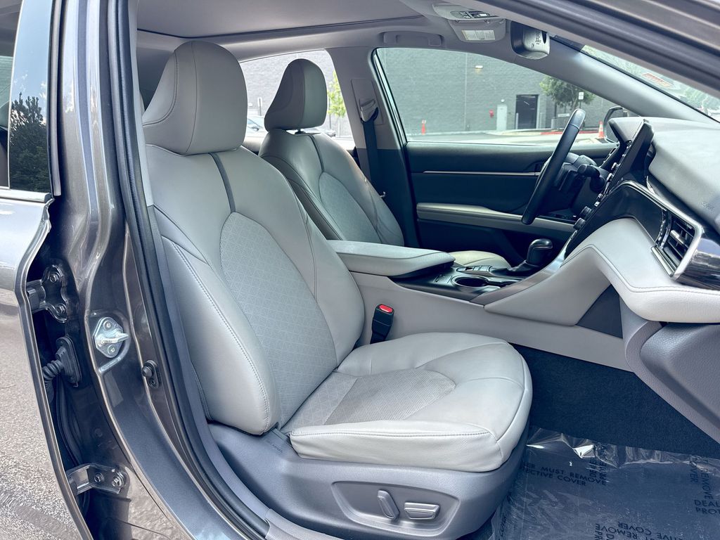 Vehicle image 15 of 27