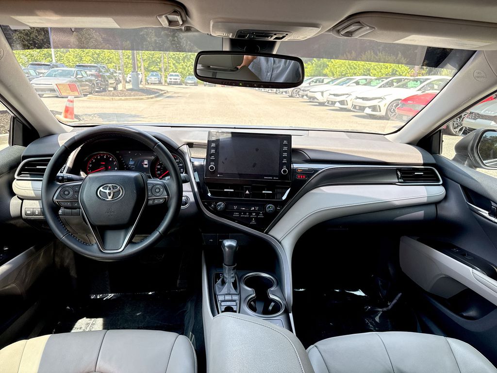 Vehicle image 17 of 27