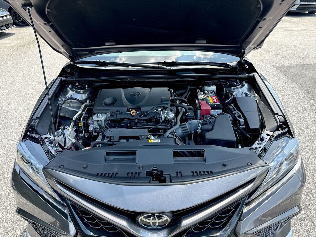 Vehicle image 10 of 27