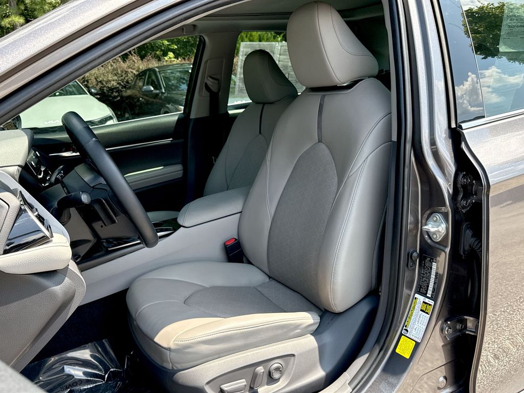 Vehicle image 16 of 27