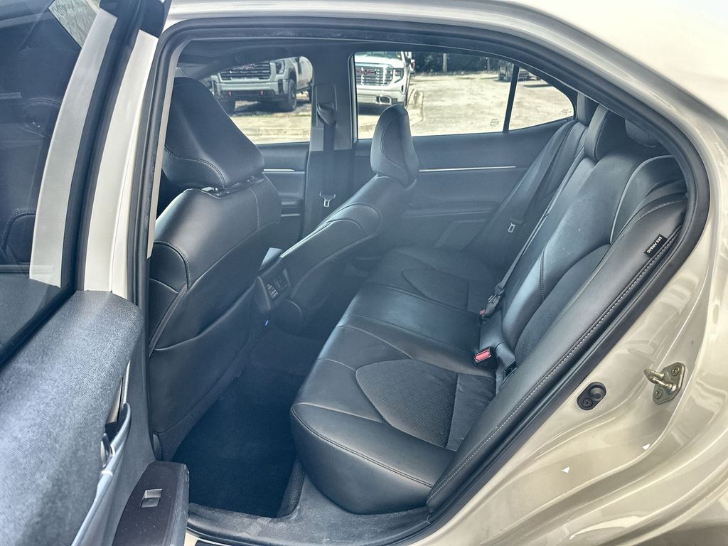 Vehicle image 26 of 36