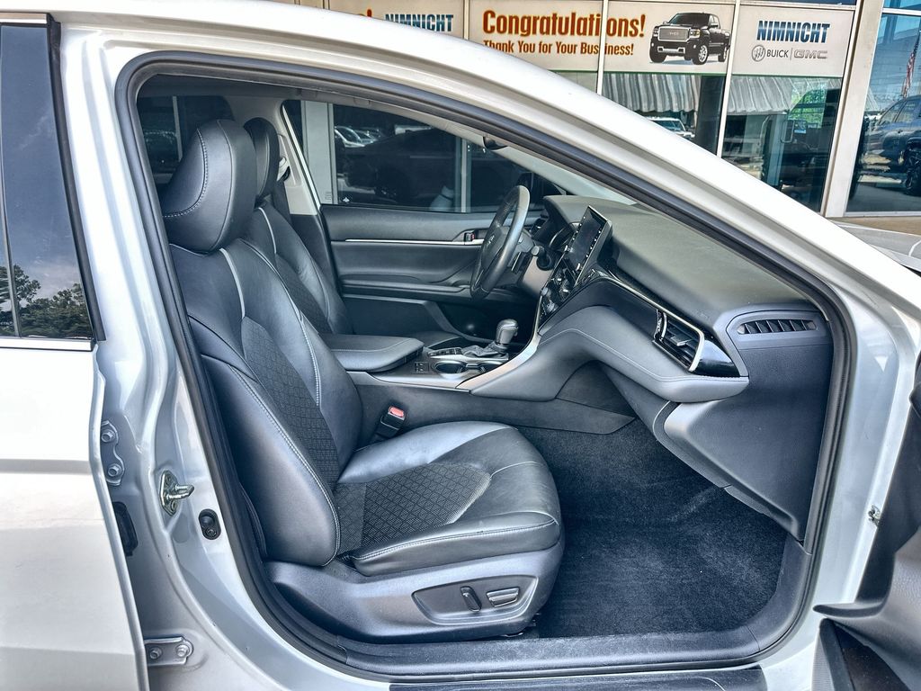 Vehicle image 29 of 36