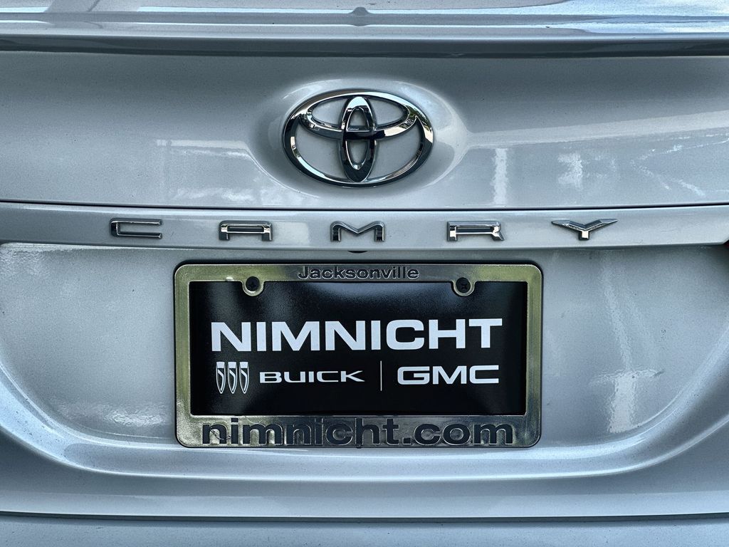 Vehicle image 33 of 36