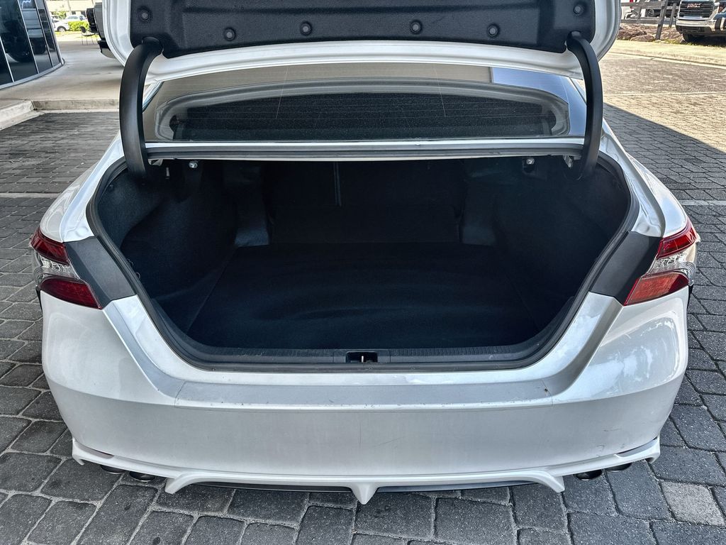 Vehicle image 27 of 36