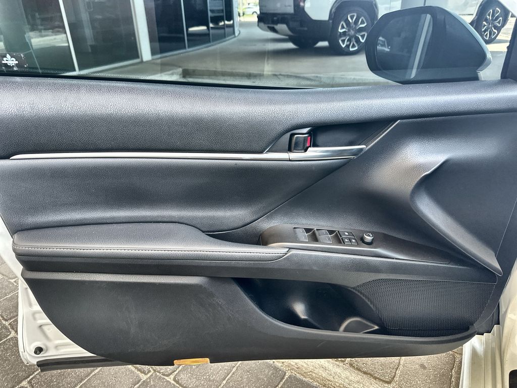 Vehicle image 23 of 36