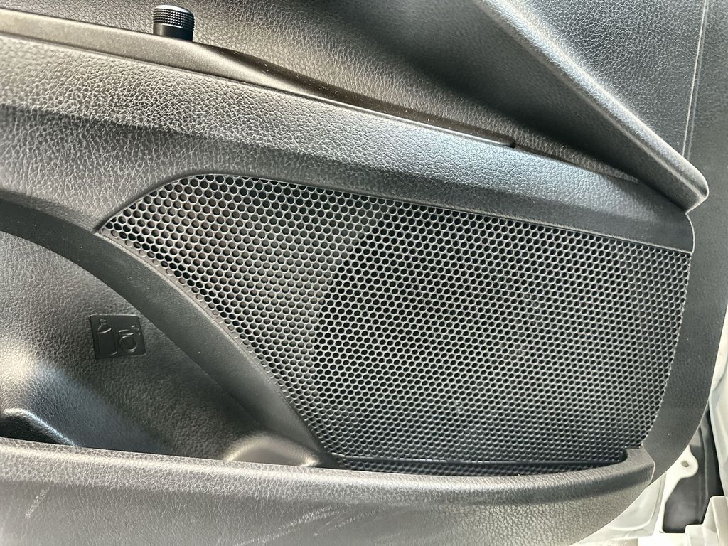 Vehicle image 25 of 36