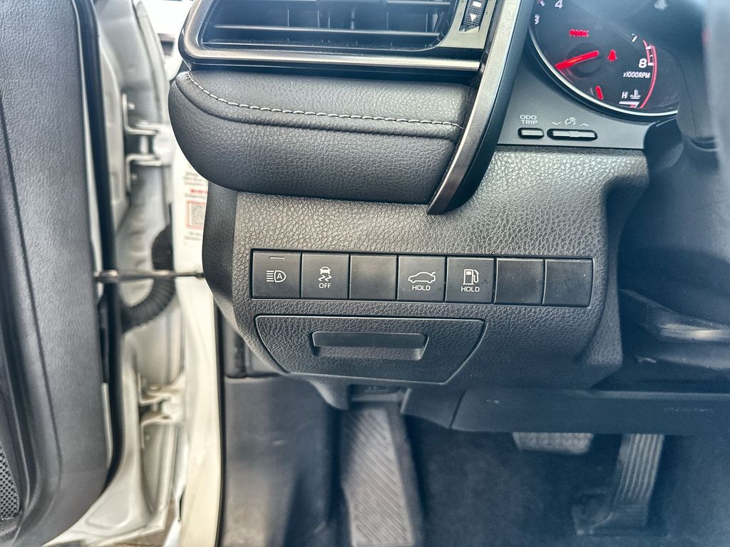 Vehicle image 18 of 36