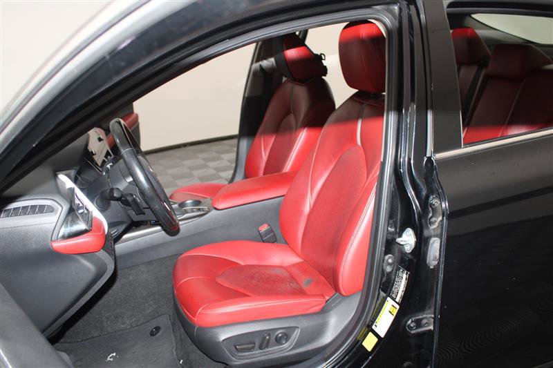 Vehicle image 33 of 37