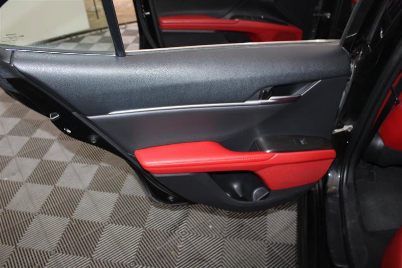 Vehicle image 26 of 37